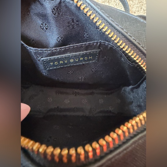 Tory Burch Emerson Round Crossbody Black Saffiano Gold Chain with tag - Picture 7 of 15